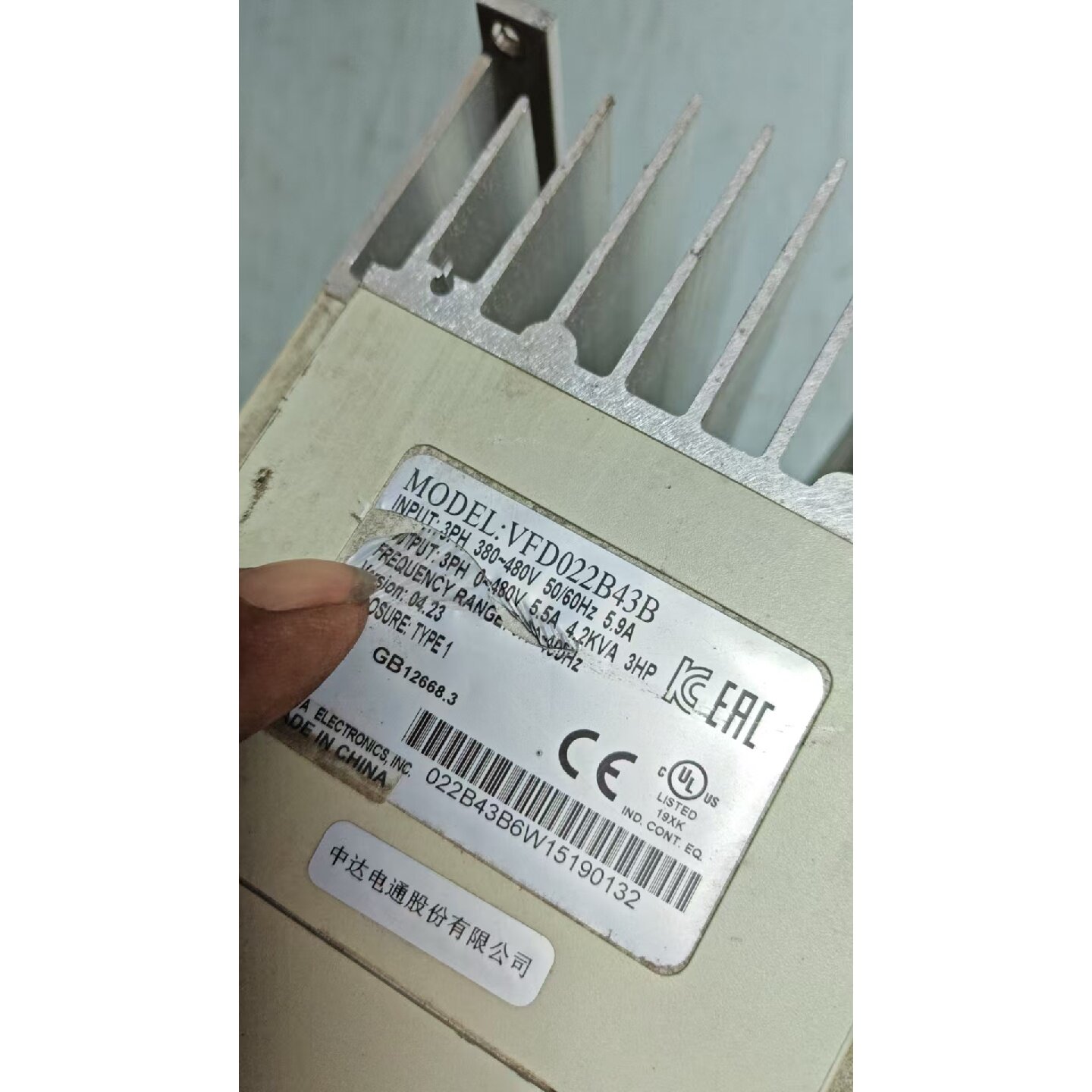 议价台达变频器VFD022B43B，2.2KW，380V三相电。