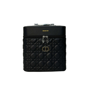 化妆包女2025新款时尚大容量便携式外出化妆品收纳盒箱高级感防水