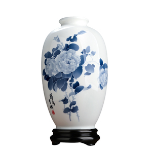 陈秀娥大师《胜春》釉下手绘青花