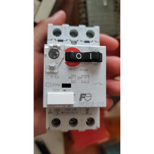 议价马达断路器全新原包装库房积压2个BM3RSB01维修
