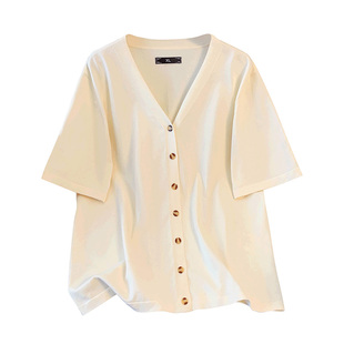 大码胖mm巨好看上衣深V领纽扣针织衫正肩T恤夏季宽松女装中袖开衫