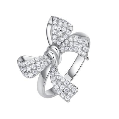 周大生满镶蝴蝶结戒指生日礼物