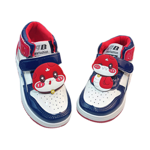 女童高帮皮面板鞋女款软底2026年新款正流行经典女鞋运动休闲秋冬