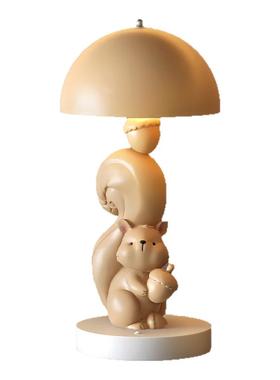奶油风可爱松鼠台灯摆件