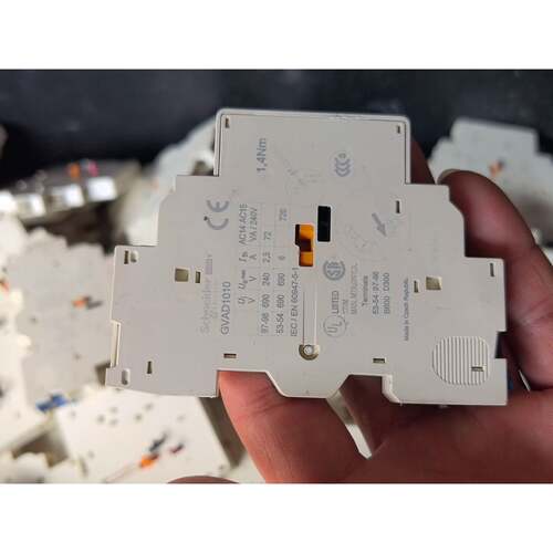 在线议价施耐德GVAD1010辅助触头，原装正品，拆机，成色还可