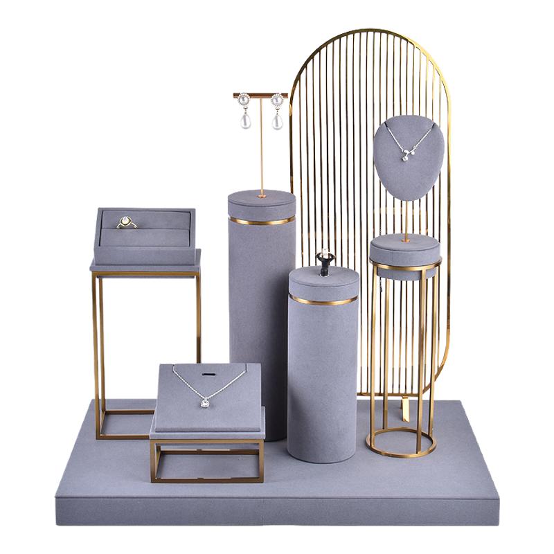 众美达轻奢金属超纤圆柱戒指展示