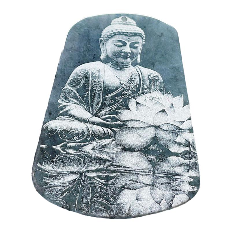 天然翡翠如来佛祖吊坠影雕乌鸡