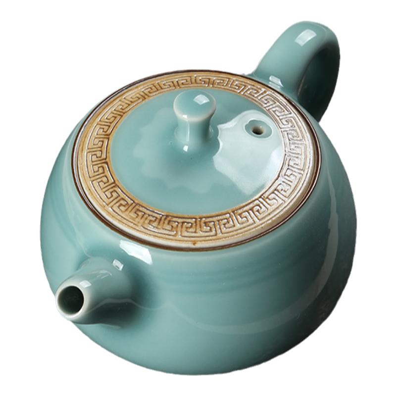 龙泉青瓷手工刻花茶壶