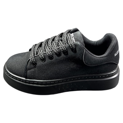 2025冬季新款时尚黑色休闲板鞋