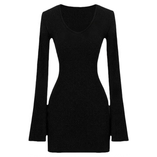 针织包臀连衣裙女短款秋冬季打底冬装黑色内搭毛衣裙子配大衣新款