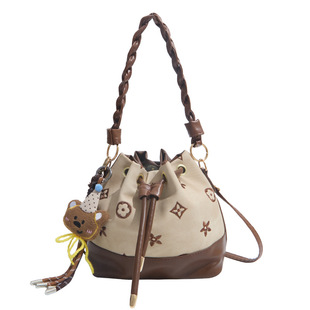 洋气水桶包女2025新款包包斜挎包时尚通勤手提包百搭女单肩包