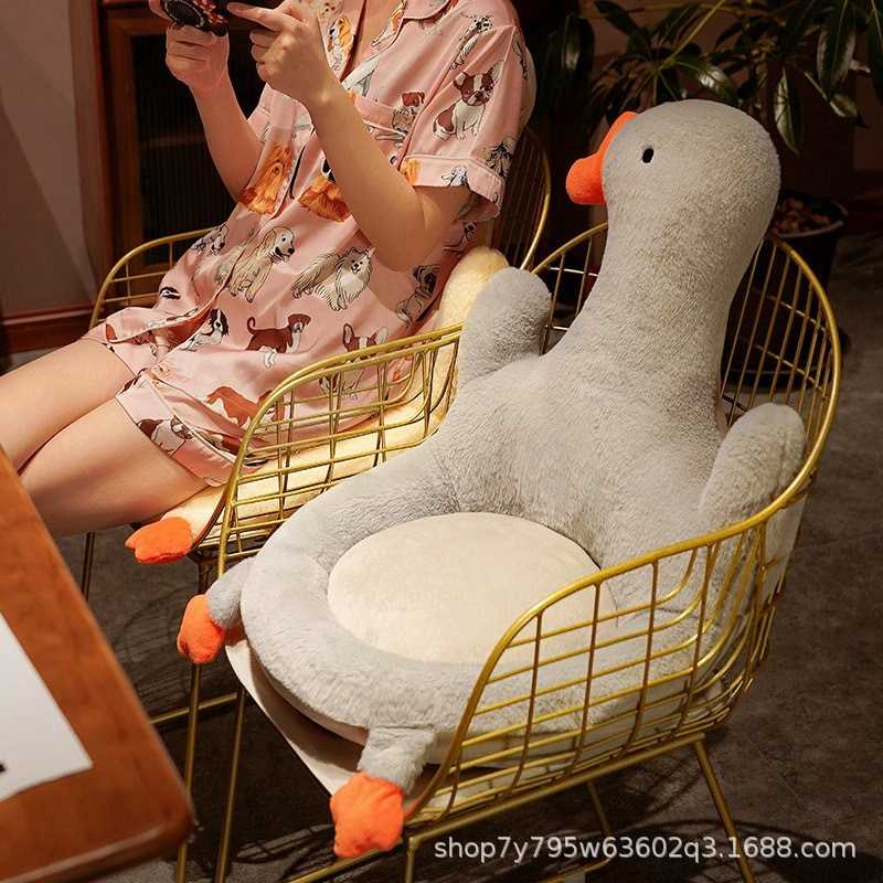 新款直销大鹅坐垫靠垫学生抱枕宿舍屁垫办公室靠枕椅垫一体榻榻米