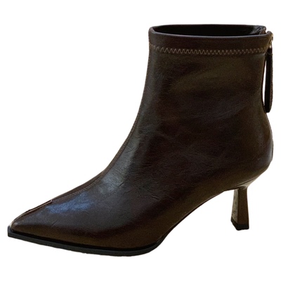 细跟瘦瘦靴，时髦之心根本藏不住