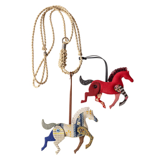 SoftServe柔软供应小马成双手机链长挂绳斜挎可背垫片高级包挂件