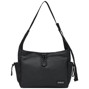 热风男士背包2025年秋季新款简洁抽绳单肩斜挎包黑色休闲运动通勤