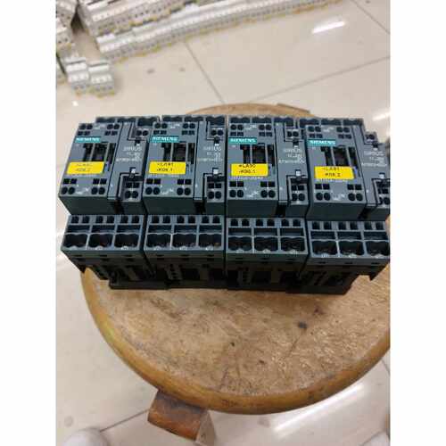 溢价-接触器3RT2026-2KB40有6个，线圈电压DC1