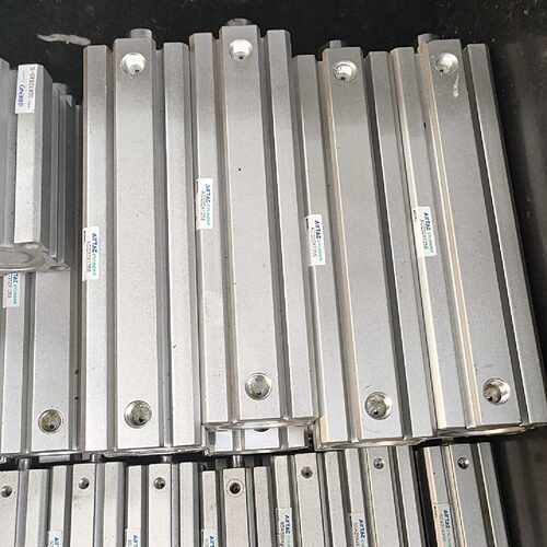 溢价-薄型气缸ACQ32X125有20个九成新