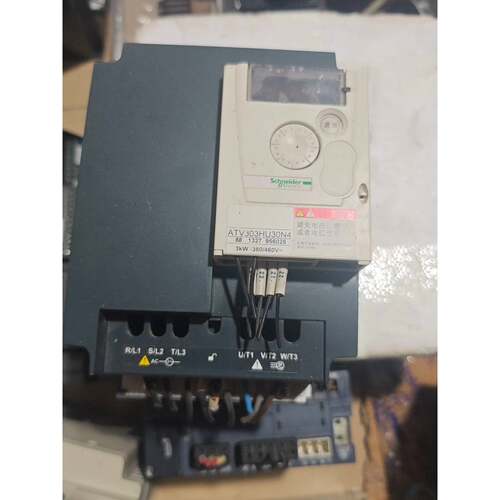 在线议价施耐德变频器 ATV303HU30N4，3KW功率，三相38