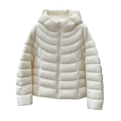 保暖不臃肿连帽排骨羽绒服女款