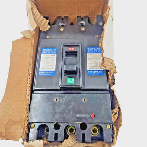 HYUNDAI MOLDED CASE CIRCUIT BREAKER HBX-203 200AMP, 3 POLES