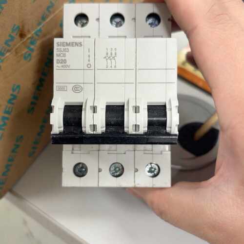 询价断路器5SJ63 MCB D20，三极，额定电流20A