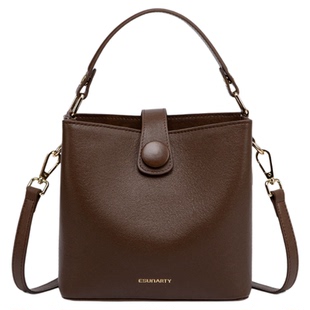 真皮水桶包包女式2026新款秋冬季手提包通勤女包小众高级感斜挎包