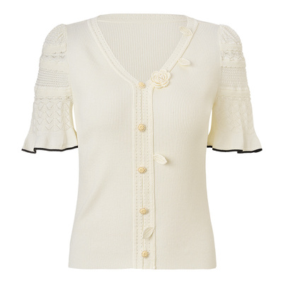 毛织立体花设计、精致扣饰