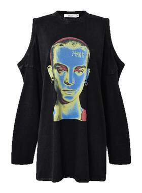 24ans punk Portrait T-shirt丨人像耳钉印花露肩两穿宽松T恤