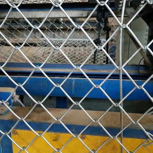 镀锌铁丝网钢丝网户外围护栏网家用牛羊养殖菜园勾花网拦鸡网