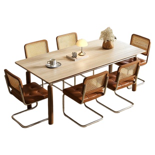 包豪斯实木岩板餐桌2025新款洞石法式复古家用小户型中古风餐桌椅