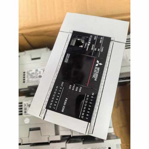 PLC FX5U-32MT/ES，成色几乎，外观干净