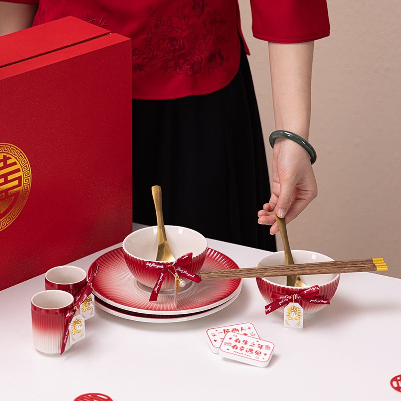 新婚礼物送新人新娘创意盘碗碟订婚实用手伴礼盒结婚礼品餐具套装