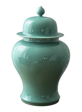 典明清器型天青釉龙泉将军罐