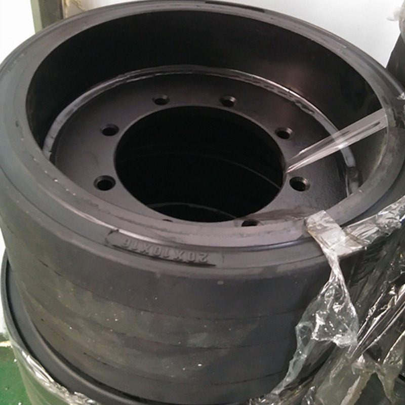 厂家批发 适用于XG500徐工铣刨机轮胎 560*254*398