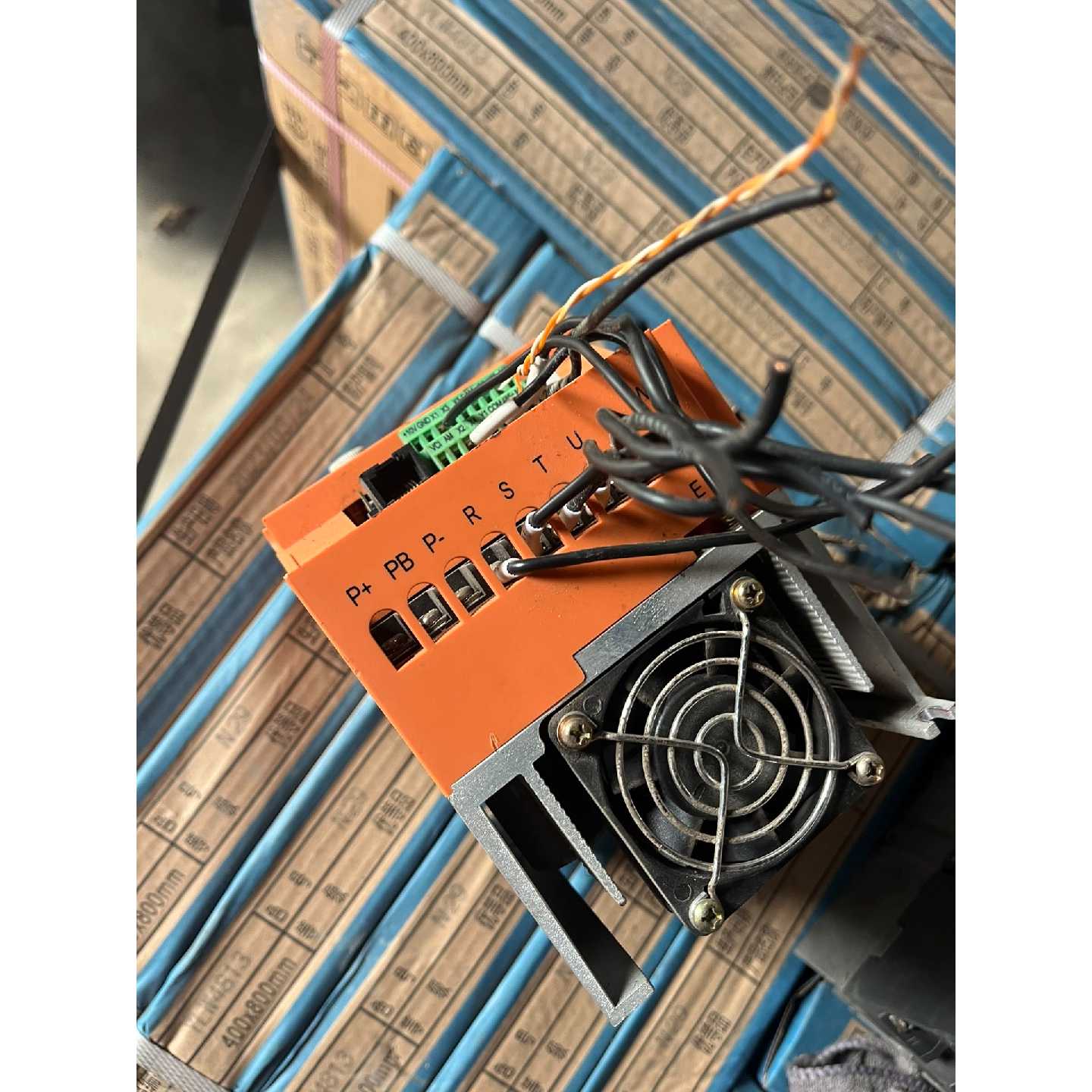 议价威伦通变频器，4kw，拆机成色如图，缺下盖，功能完好