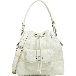 百思图2026春季新款时尚mini水桶包简约通勤单肩斜挎包女TY071AX6