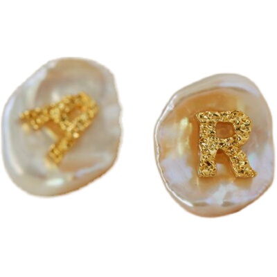 小众高级感天然花瓣珍珠字母耳钉