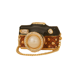 A复古照相机大衣风衣毛衣可爱胸针2025年新款高档别致轻奢胸花