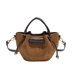 麂皮绒手拎包包女式2026新款流行春季高级感复古单肩包斜挎水桶包