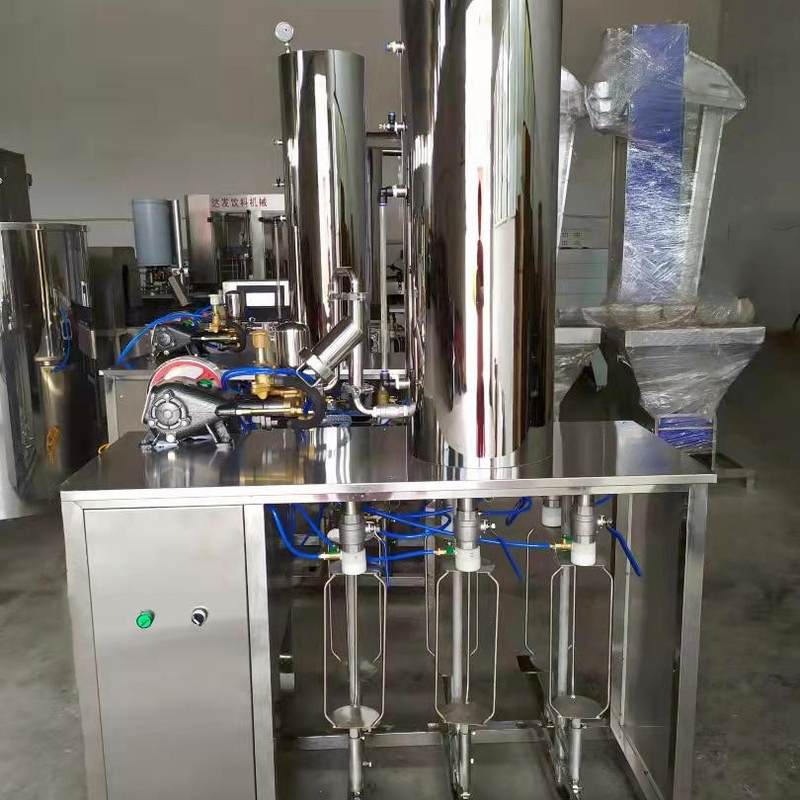 小型汽泡水苏打酒饮料生产设备碳酸含气饮料混合灌装机械生产厂家