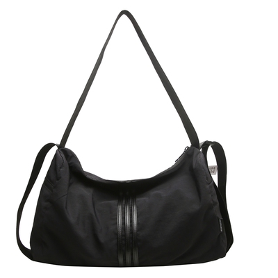 大容量斜挎包女运动休闲单肩包户外旅行包瑜伽健身包男收纳行李袋