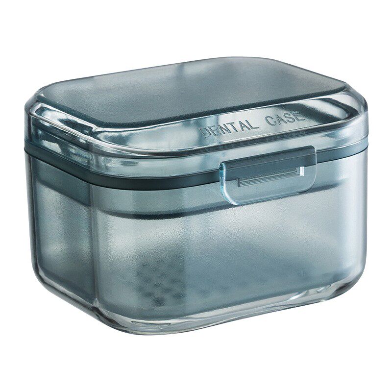 隐形牙套收纳盒正畸保持器盒子便携式儿童矫正器放假牙随身清洗盒