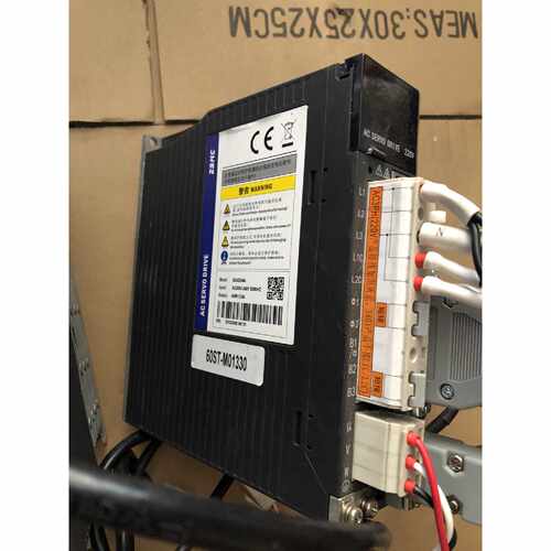 ZSMC伺服电机400W，G2A3204A，有3套，九成新，
