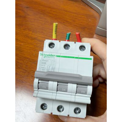 询价下单施耐德smart D25空气开关，3P，正品拆机，成色还可以
