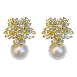 镶钻花朵珍珠耳环个性高级感时尚耳钉新款小众气质轻奢百搭耳饰女