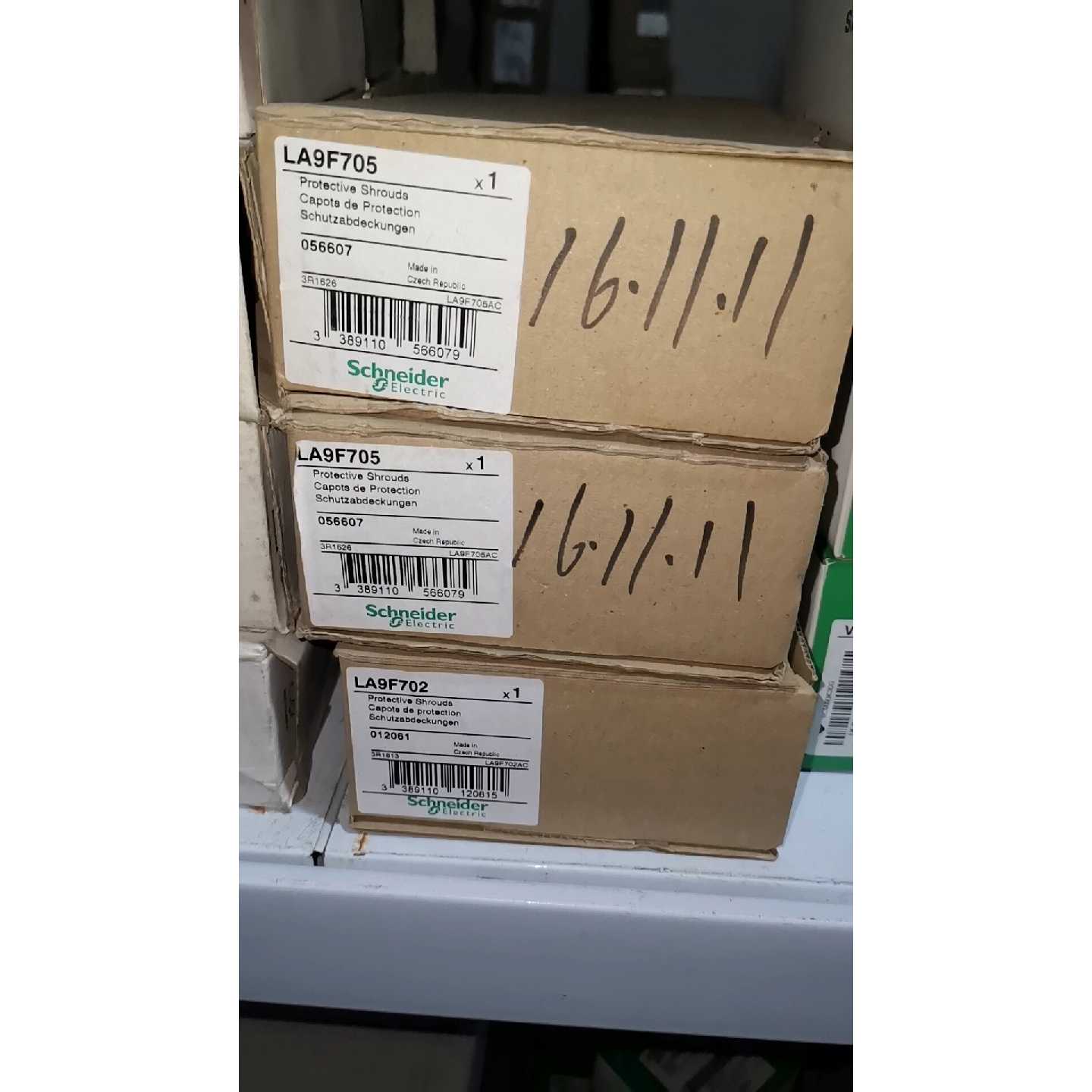 施耐德接触器附件LA9F702已出LA9F705数量2全新议价