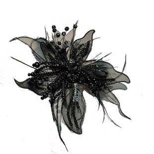 原创仙美白色鸵鸟毛串珠胸针女胸花别针高级感胸饰水晶手工花朵