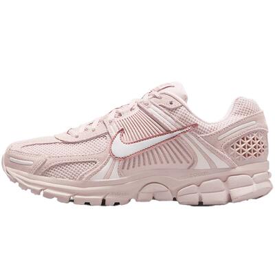 滔搏NIKE耐克女子ZOOM VOMERO 5网面复古休闲跑步鞋HQ0458-600