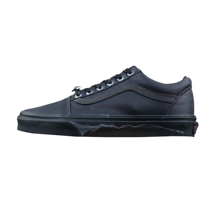 vans黑色低帮休闲板鞋