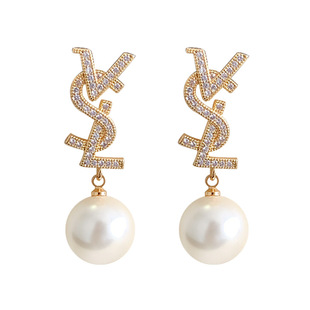V字母珍珠吊坠耳钉女轻奢气质小众设计耳环2026新款高级百搭耳饰
